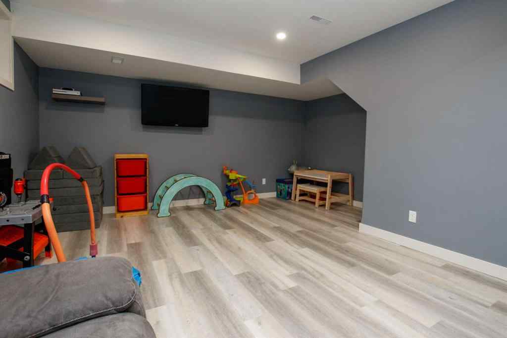 MLS® A2247835 - 6 Henderson Crescent  in Hawkridge Estates Penhold, Residential