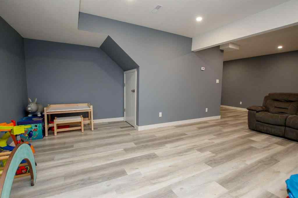 MLS® A2247835 - 6 Henderson Crescent  in Hawkridge Estates Penhold, Residential