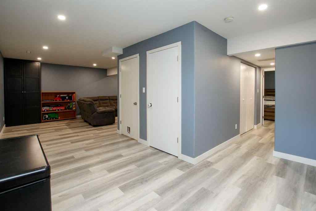 MLS® A2247835 - 6 Henderson Crescent  in Hawkridge Estates Penhold, Residential