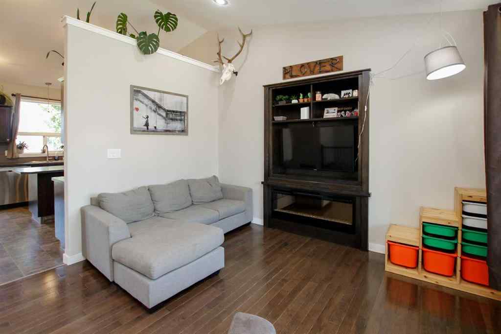 MLS® A2247835 - 6 Henderson Crescent  in Hawkridge Estates Penhold, Residential