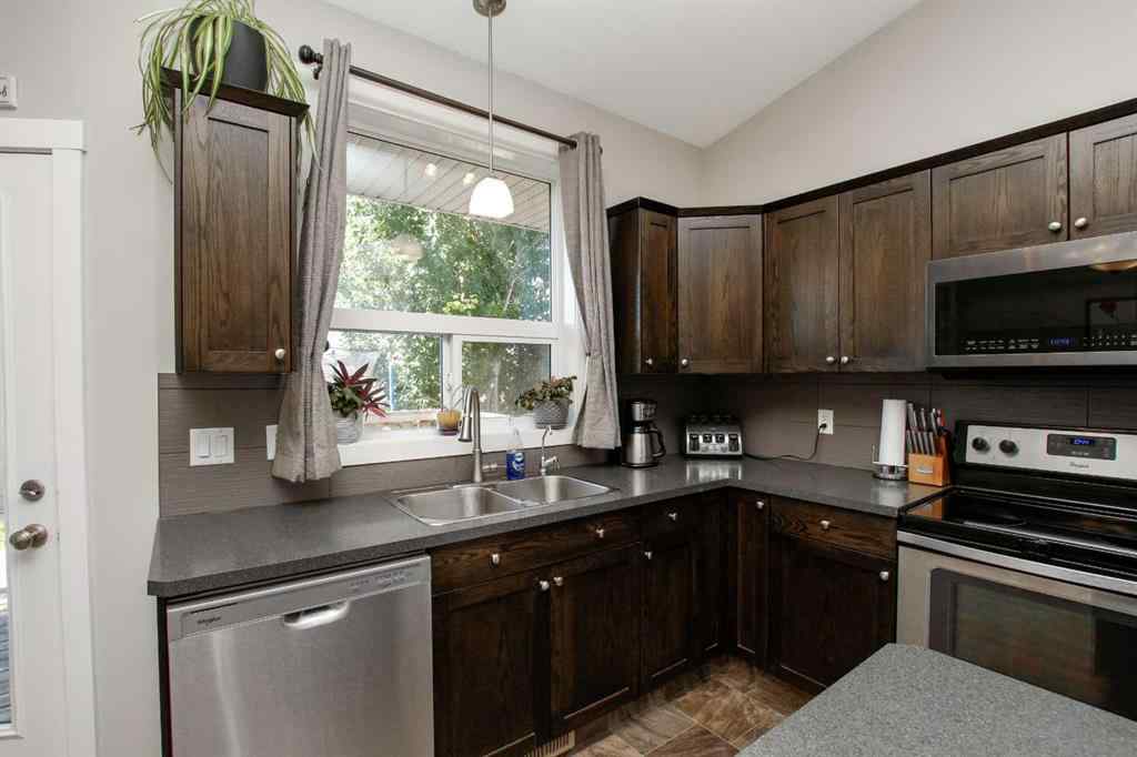 MLS® A2247835 - 6 Henderson Crescent  in Hawkridge Estates Penhold, Residential