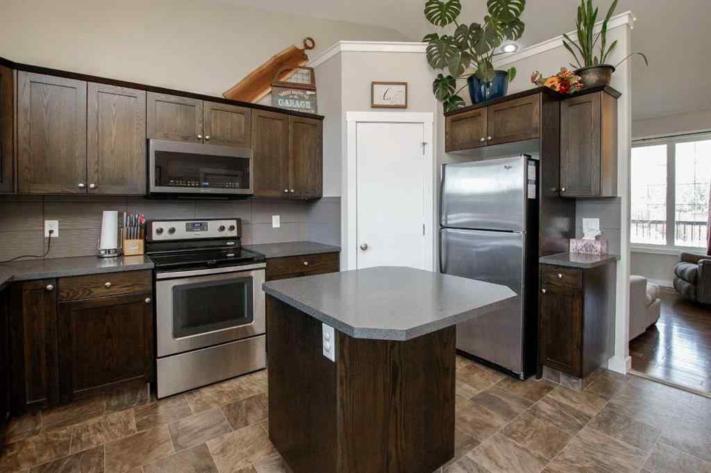 MLS® A2247835 - 6 Henderson Crescent  in Hawkridge Estates Penhold, Residential