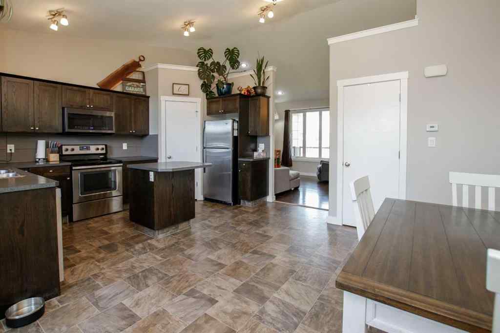 MLS® A2247835 - 6 Henderson Crescent  in Hawkridge Estates Penhold, Residential