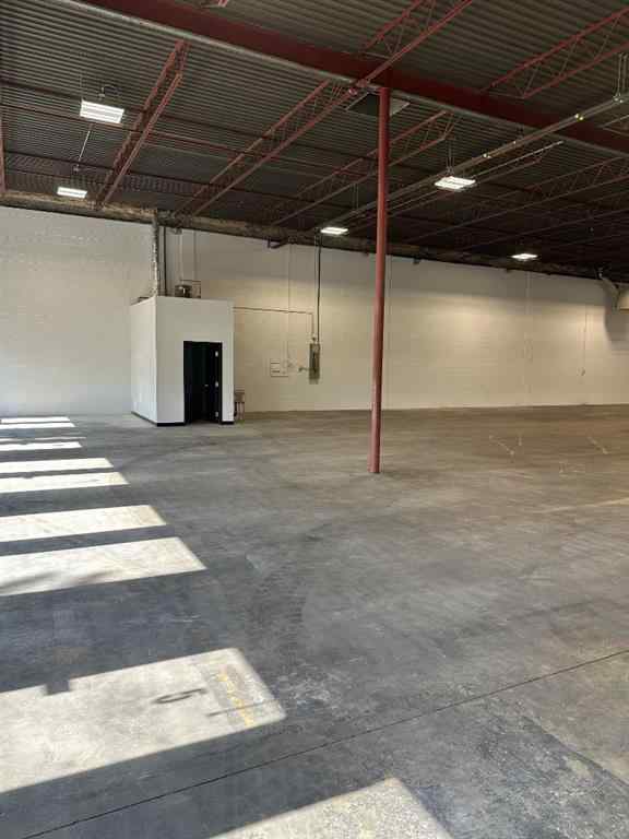 MLS® A2247851 - Unit #Bay #4 & #5 5608 Burbank Crescent SE in Burns Industrial Calgary, Commercial