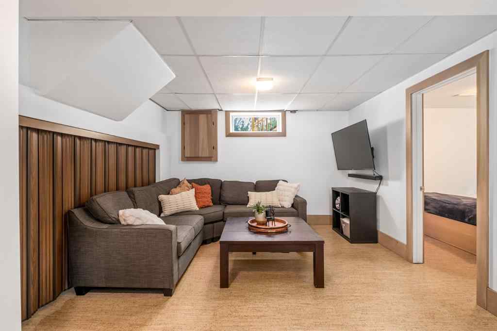 MLS® A2247880 - 5104 Vallance Crescent NW in Varsity Calgary, Residential