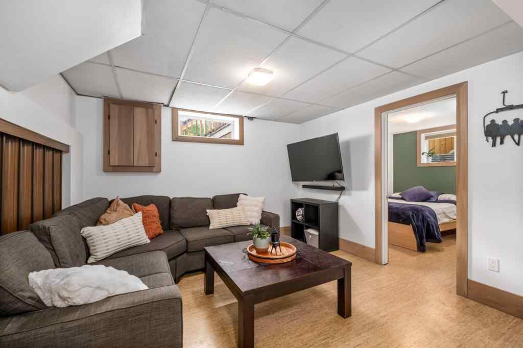 MLS® A2247880 - 5104 Vallance Crescent NW in Varsity Calgary, Residential