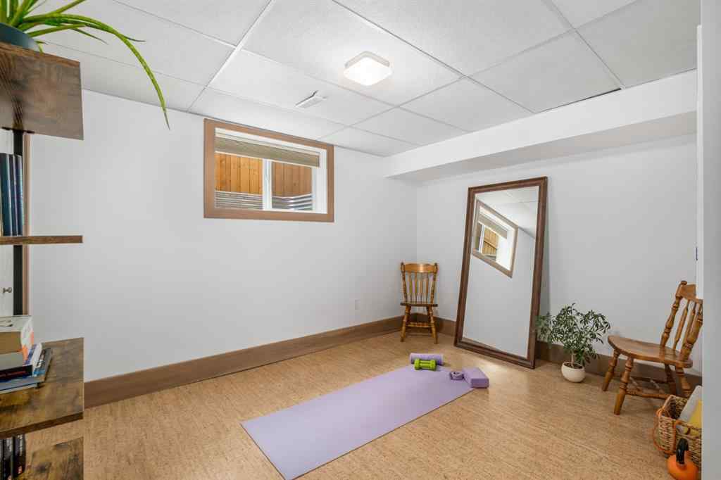 MLS® A2247880 - 5104 Vallance Crescent NW in Varsity Calgary, Residential