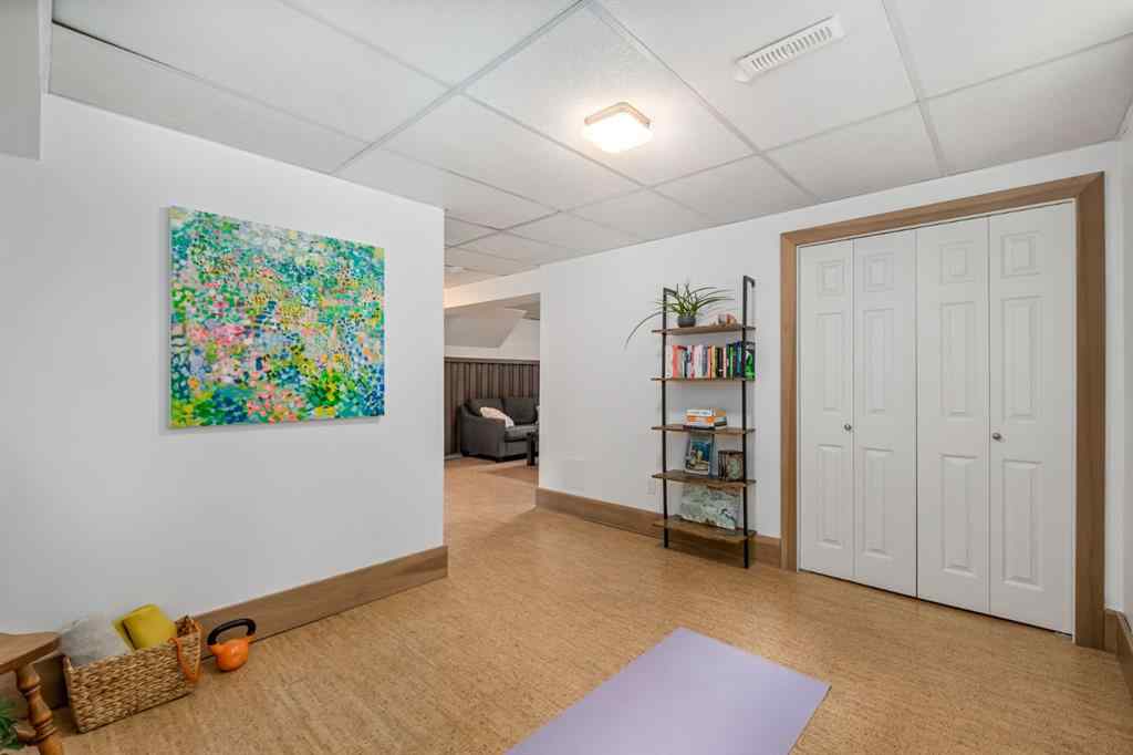 MLS® A2247880 - 5104 Vallance Crescent NW in Varsity Calgary, Residential