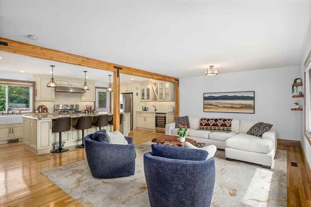 MLS® A2247880 - 5104 Vallance Crescent NW in Varsity Calgary, Residential