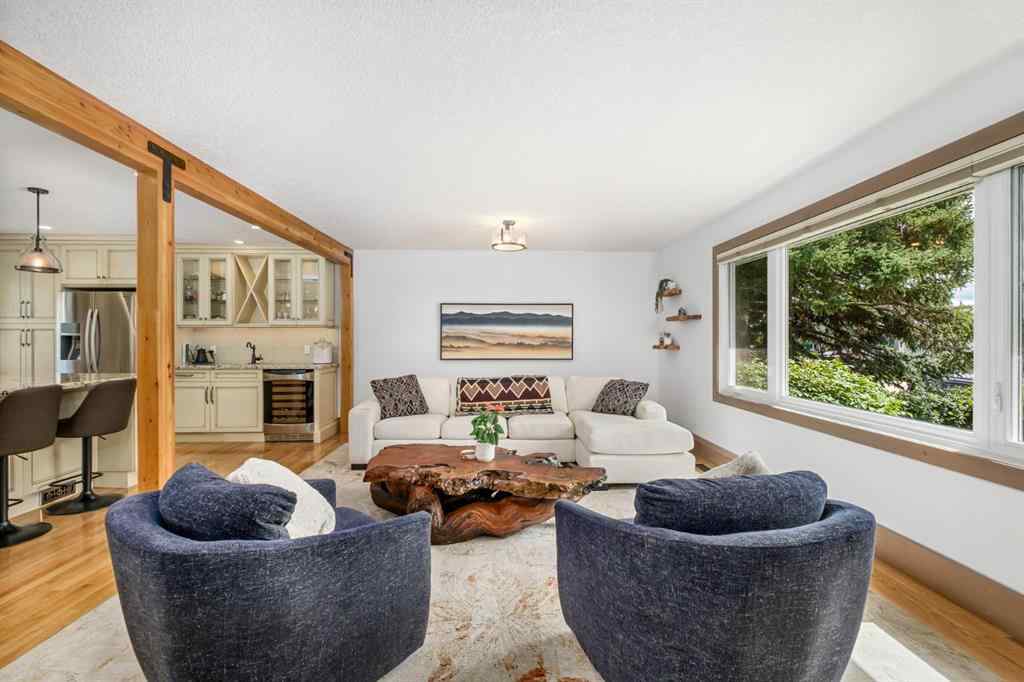 MLS® A2247880 - 5104 Vallance Crescent NW in Varsity Calgary, Residential