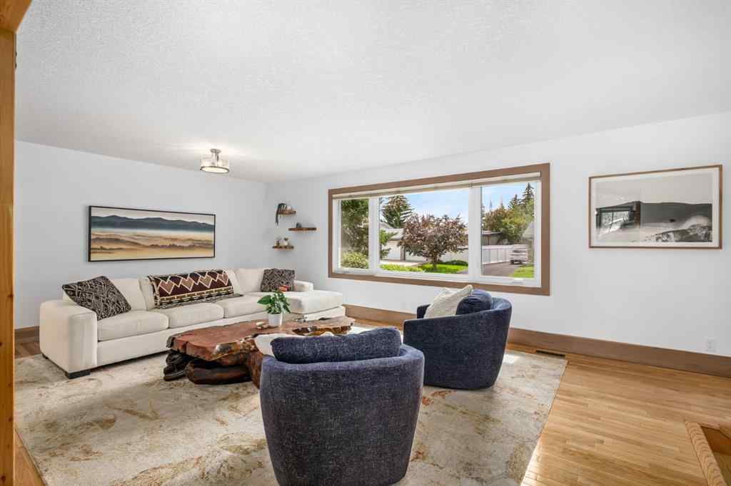 MLS® A2247880 - 5104 Vallance Crescent NW in Varsity Calgary, Residential