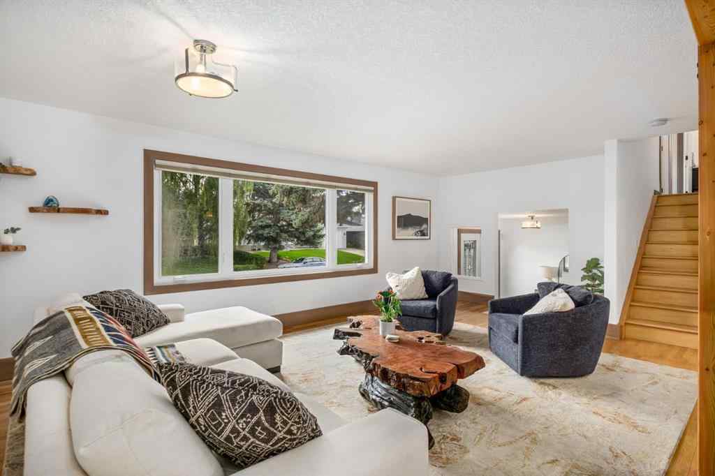 MLS® A2247880 - 5104 Vallance Crescent NW in Varsity Calgary, Residential