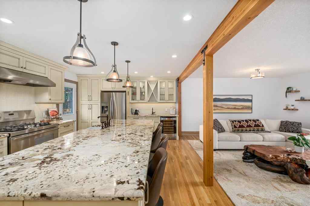 MLS® A2247880 - 5104 Vallance Crescent NW in Varsity Calgary, Residential