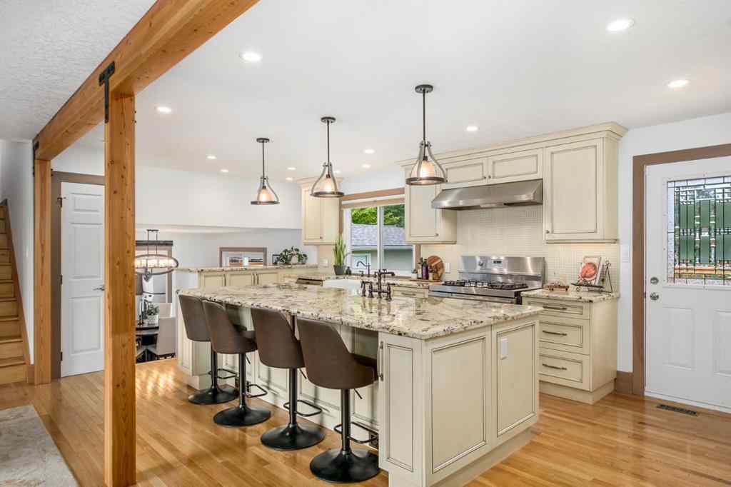 MLS® A2247880 - 5104 Vallance Crescent NW in Varsity Calgary, Residential