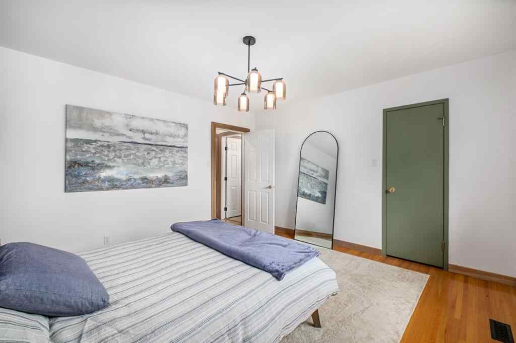 MLS® A2247880 - 5104 Vallance Crescent NW in Varsity Calgary, Residential