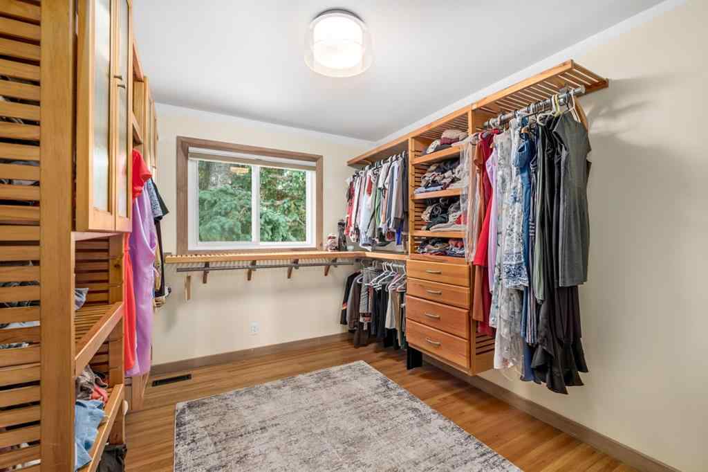 MLS® A2247880 - 5104 Vallance Crescent NW in Varsity Calgary, Residential