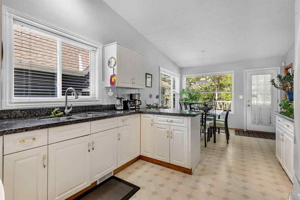 MLS® A2247887 - 812 Diamond Court SE in Diamond Cove Calgary, Residential