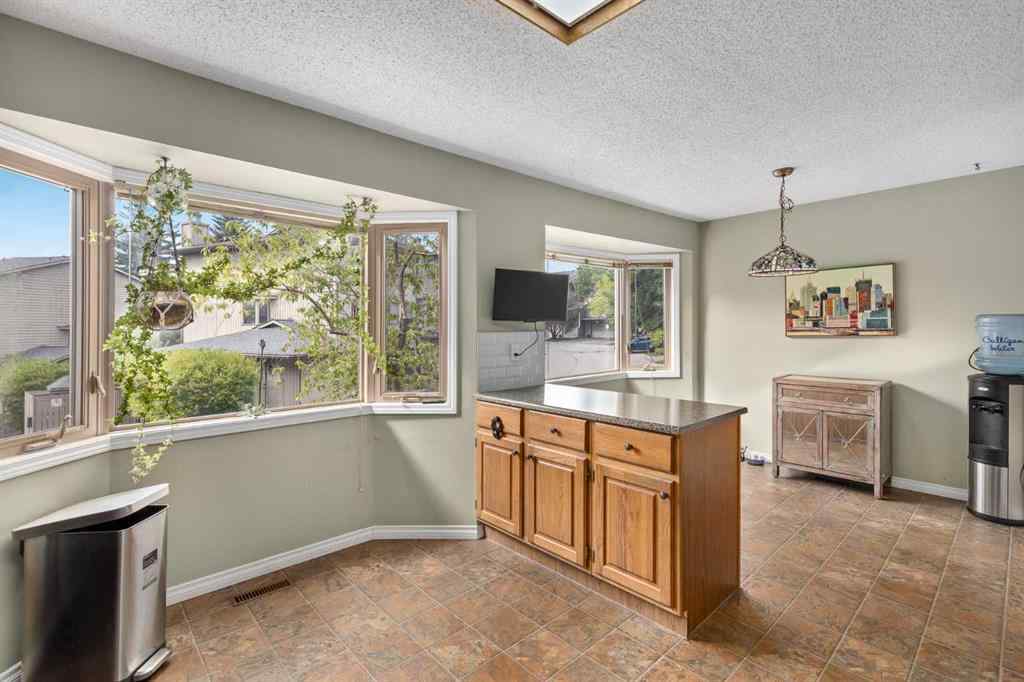 MLS® A2247907 - 160 Glamis Terrace SW in Glamorgan Calgary, Residential