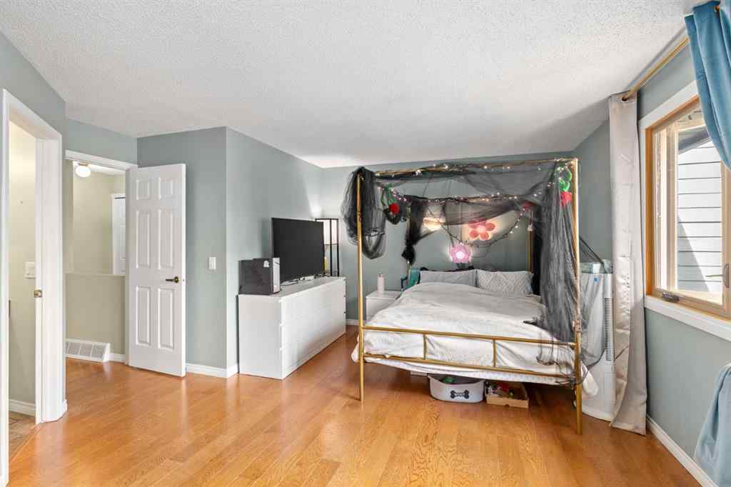 MLS® A2247907 - 160 Glamis Terrace SW in Glamorgan Calgary, Residential