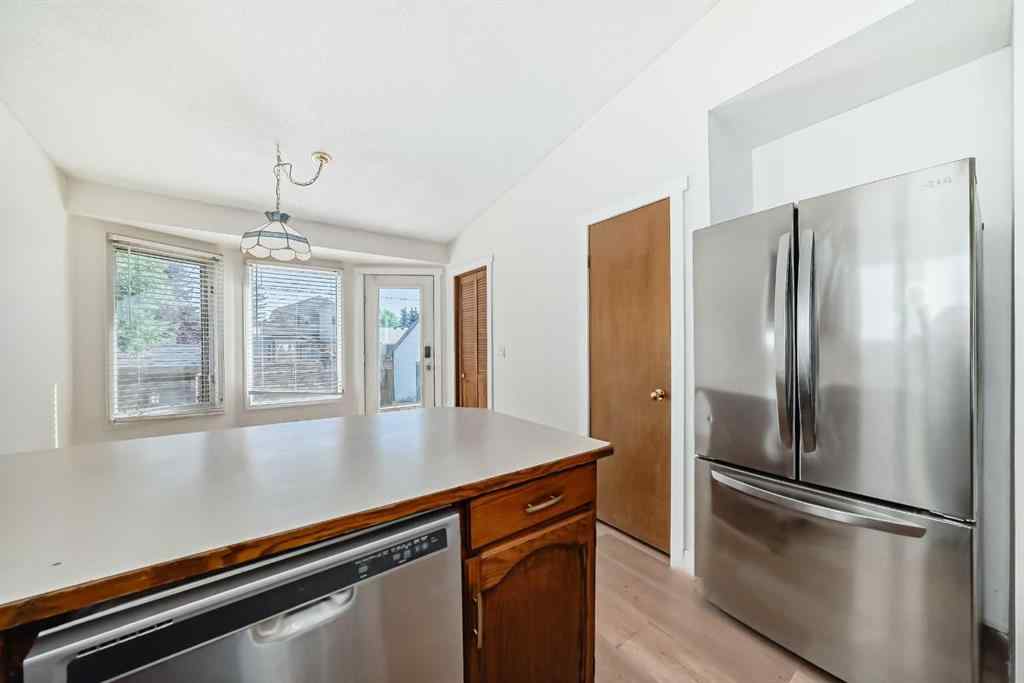 MLS® A2247936 - 331 Sunvale Drive SE in Sundance Calgary, Residential