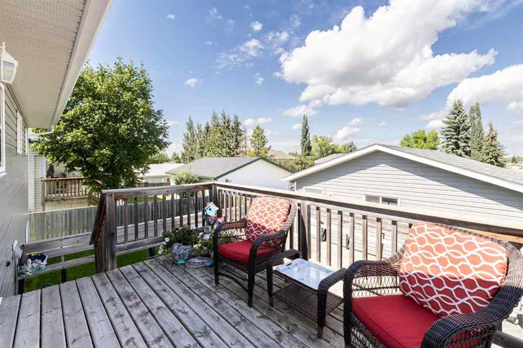 MLS® A2247943 - 5204 42 Street  in Central Innisfail Innisfail, Residential