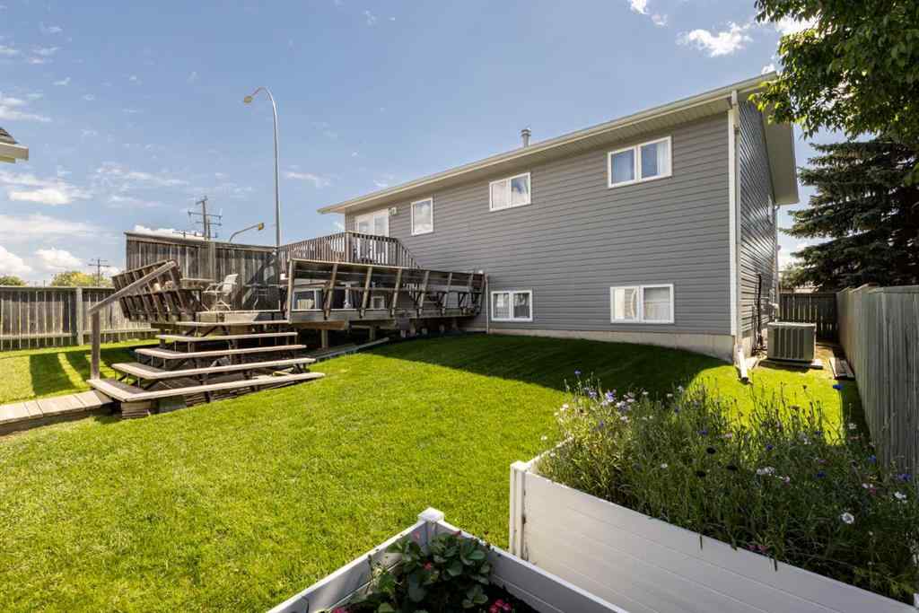 MLS® A2247943 - 5204 42 Street  in Central Innisfail Innisfail, Residential