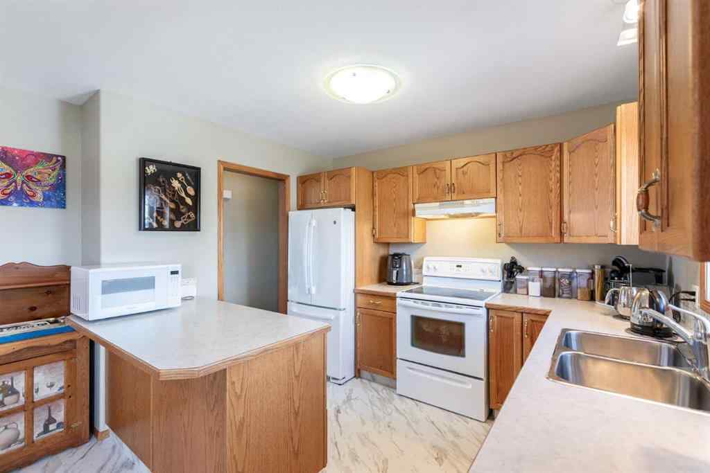 MLS® A2247943 - 5204 42 Street  in Central Innisfail Innisfail, Residential
