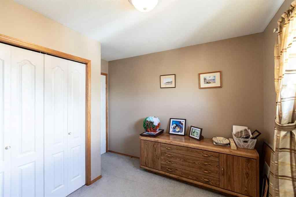 MLS® A2247943 - 5204 42 Street  in Central Innisfail Innisfail, Residential
