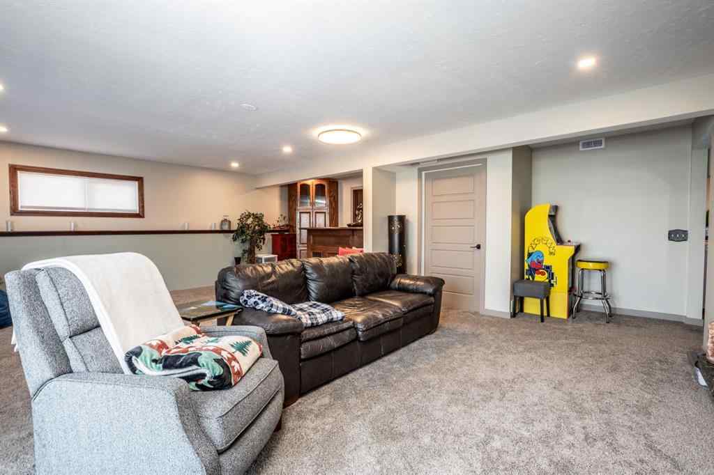 MLS® A2247945 - 911 12 Street SE in Emerson Lake Estates High River, Residential