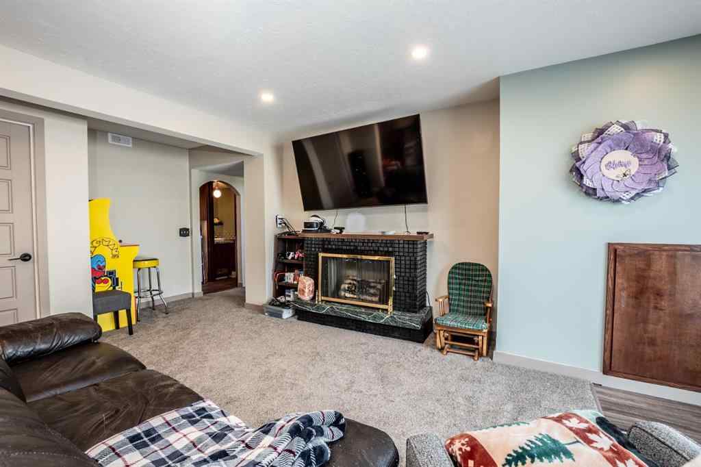 MLS® A2247945 - 911 12 Street SE in Emerson Lake Estates High River, Residential