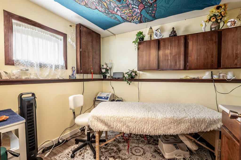 MLS® A2247945 - 911 12 Street SE in Emerson Lake Estates High River, Residential
