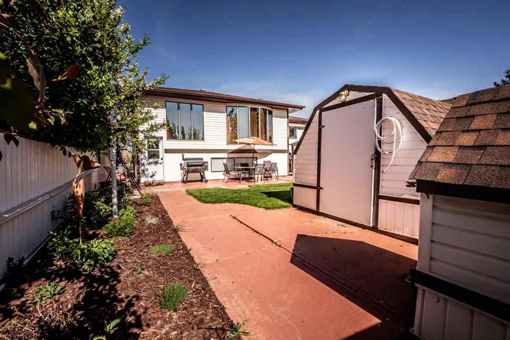 MLS® A2247945 - 911 12 Street SE in Emerson Lake Estates High River, Residential