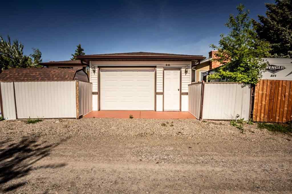 MLS® A2247945 - 911 12 Street SE in Emerson Lake Estates High River, Residential