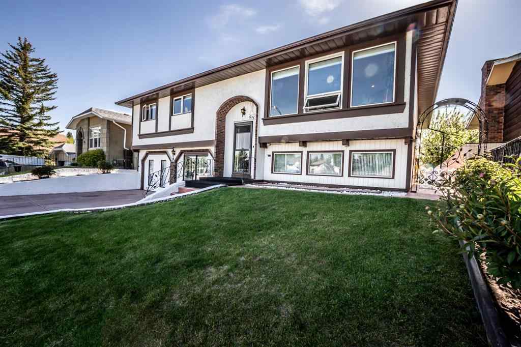 MLS® A2247945 - 911 12 Street SE in Emerson Lake Estates High River, Residential