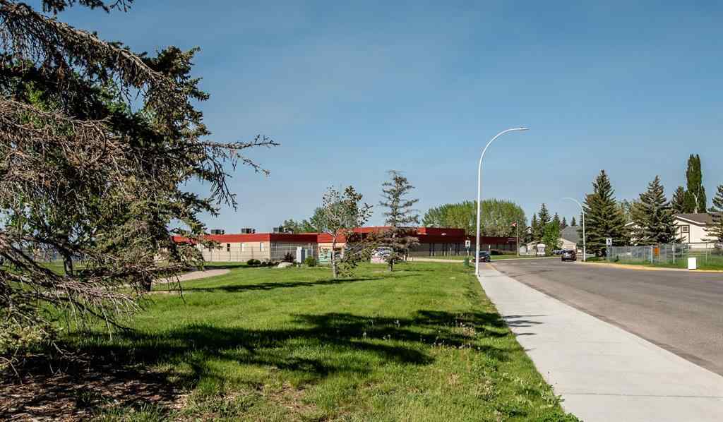 MLS® A2247945 - 911 12 Street SE in Emerson Lake Estates High River, Residential