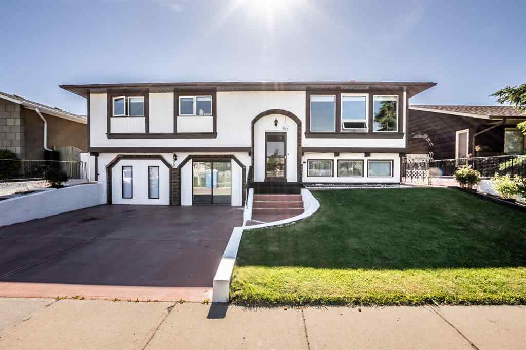 MLS® A2247945 - 911 12 Street SE in Emerson Lake Estates High River, Residential