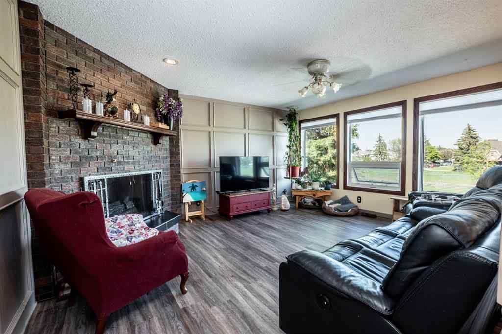 MLS® A2247945 - 911 12 Street SE in Emerson Lake Estates High River, Residential