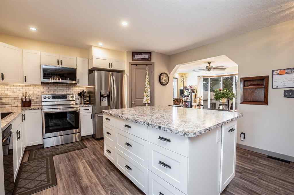 MLS® A2247945 - 911 12 Street SE in Emerson Lake Estates High River, Residential