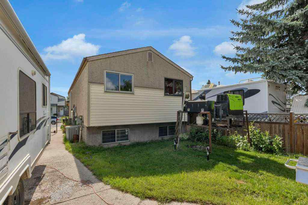 MLS® A2247948 - 124 Abingdon Way NE in Abbeydale Calgary, Residential