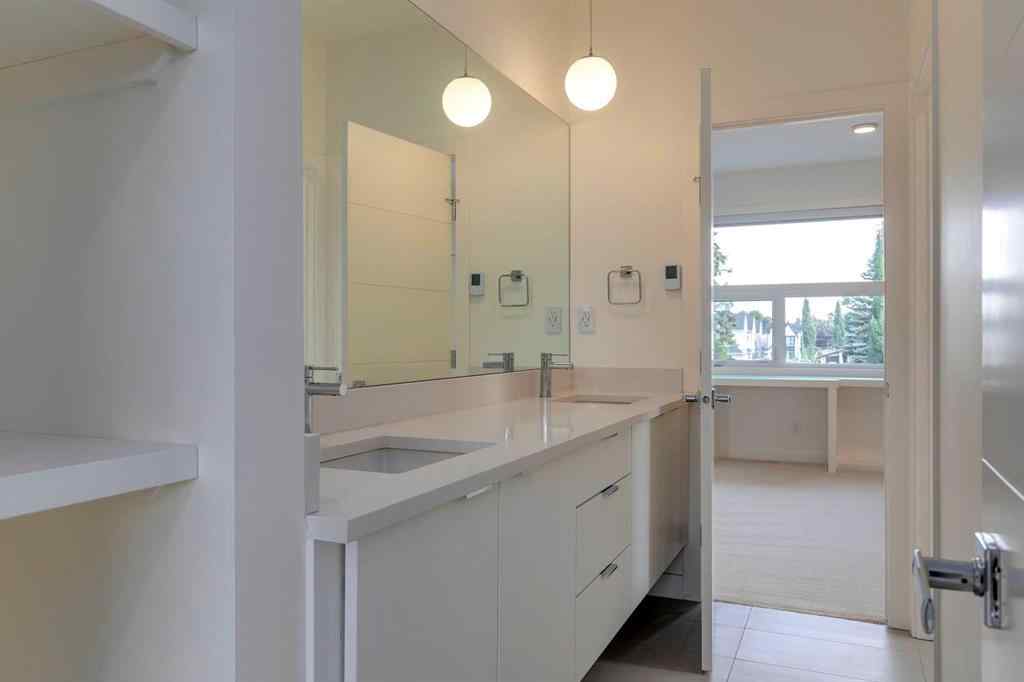MLS® A2247954 - 2025 51 Avenue SW in North Glenmore Park Calgary, Residential