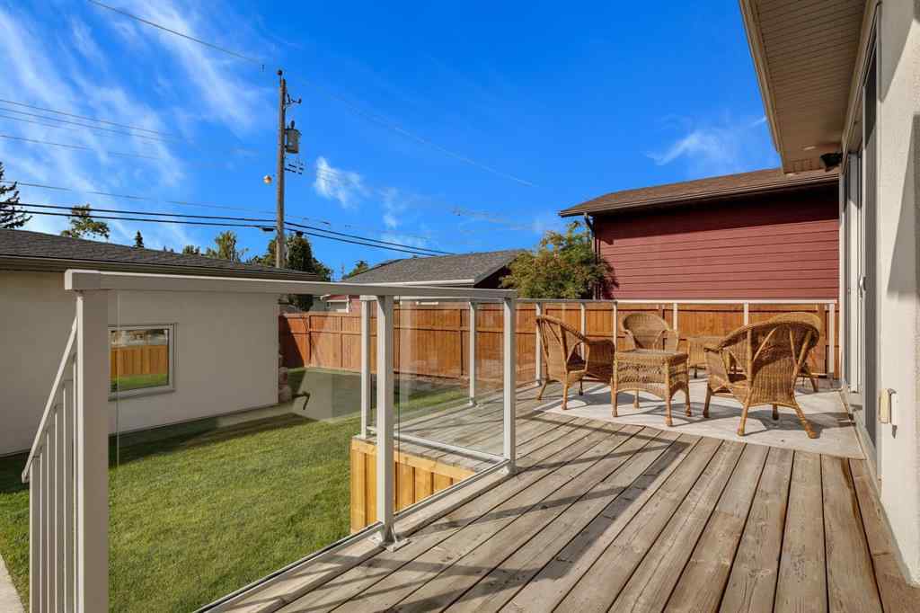 MLS® A2247954 - 2025 51 Avenue SW in North Glenmore Park Calgary, Residential