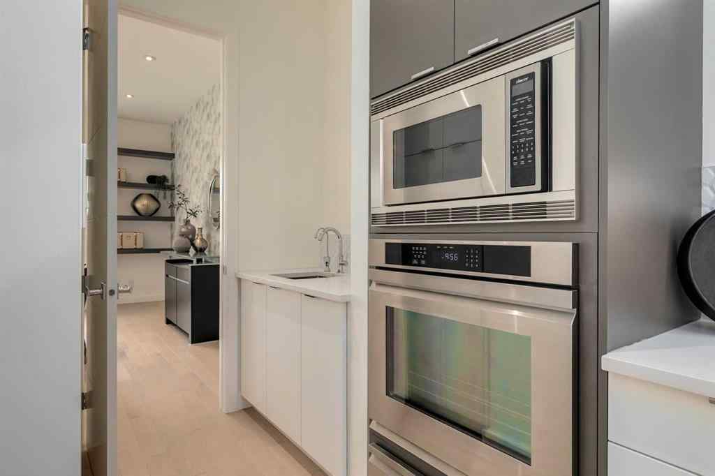 MLS® A2247954 - 2025 51 Avenue SW in North Glenmore Park Calgary, Residential