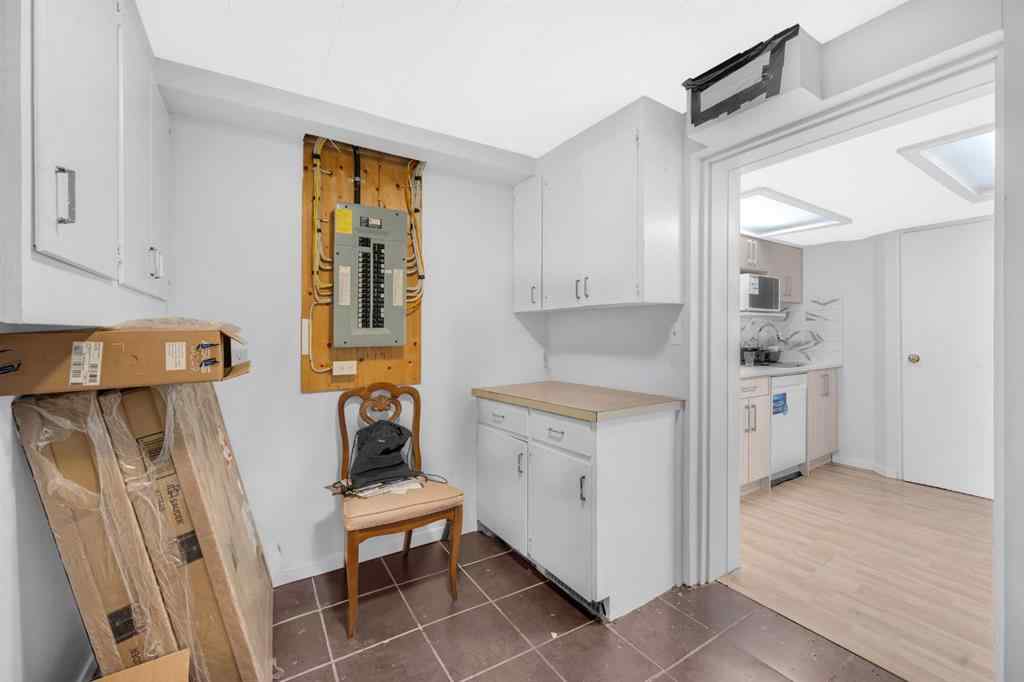 MLS® A2247998 - 4013 Vance Place NW in Varsity Calgary, Residential