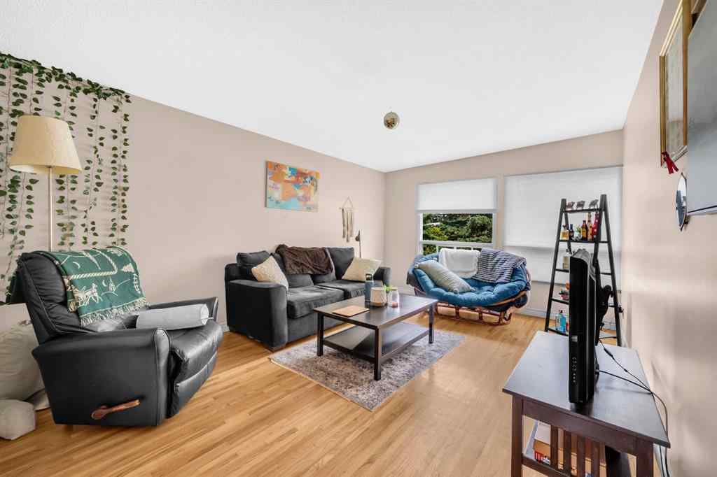 MLS® A2247998 - 4013 Vance Place NW in Varsity Calgary, Residential
