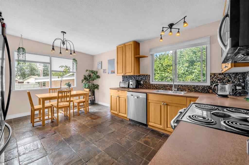MLS® A2247998 - 4013 Vance Place NW in Varsity Calgary, Residential