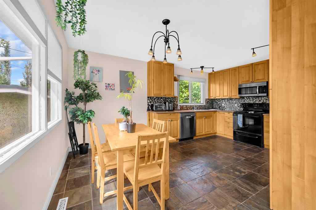 MLS® A2247998 - 4013 Vance Place NW in Varsity Calgary, Residential