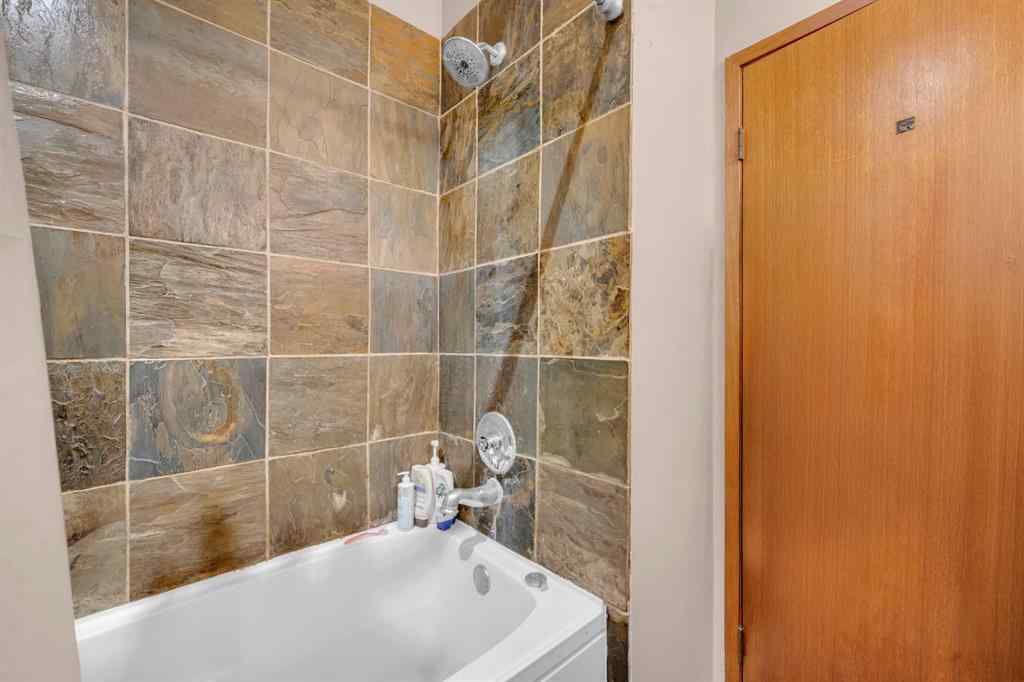 MLS® A2247998 - 4013 Vance Place NW in Varsity Calgary, Residential