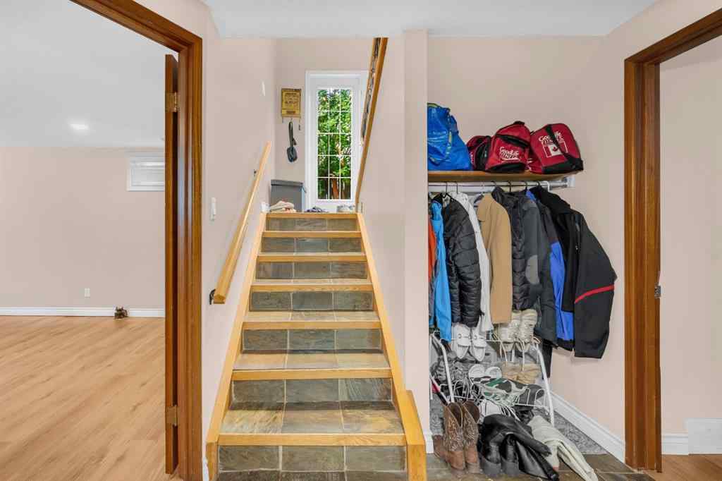 MLS® A2247998 - 4013 Vance Place NW in Varsity Calgary, Residential
