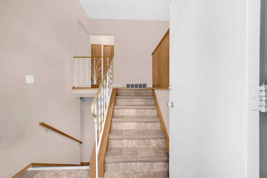MLS® A2247998 - 4013 Vance Place NW in Varsity Calgary, Residential