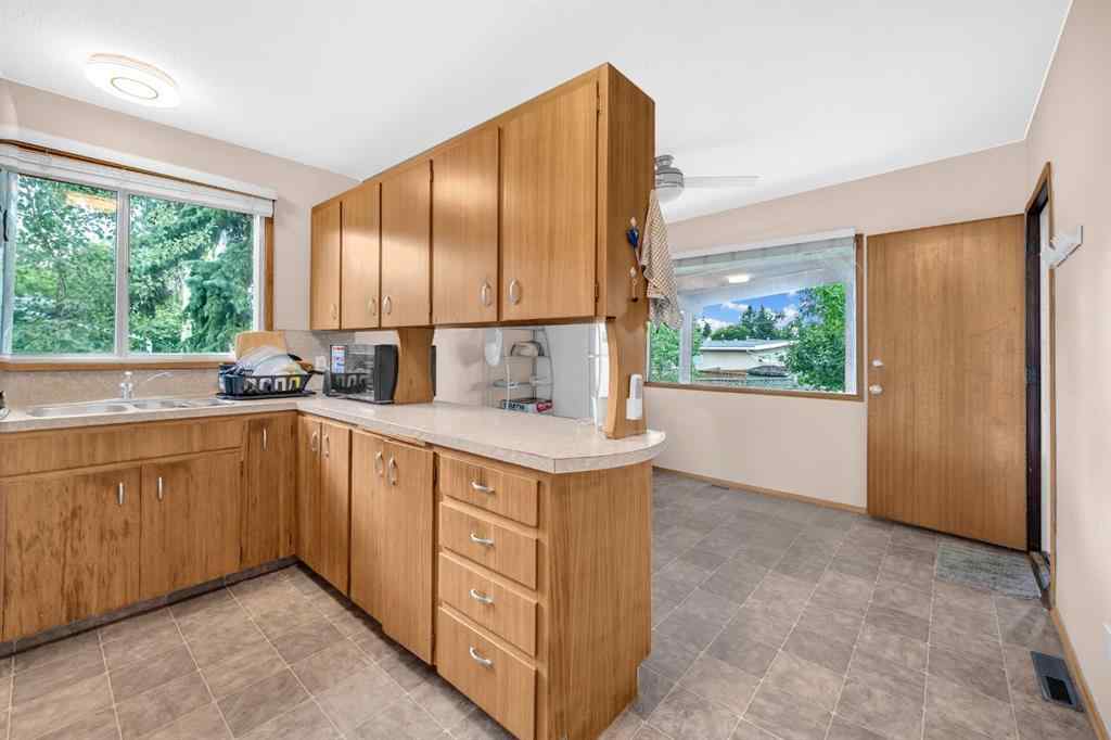 MLS® A2247998 - 4013 Vance Place NW in Varsity Calgary, Residential